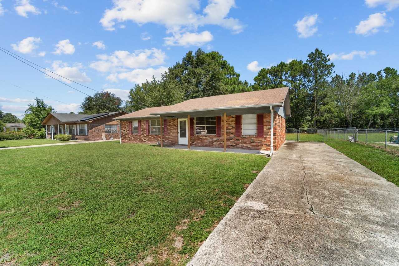 234 Deerwood Dr - Photo 3 of 41