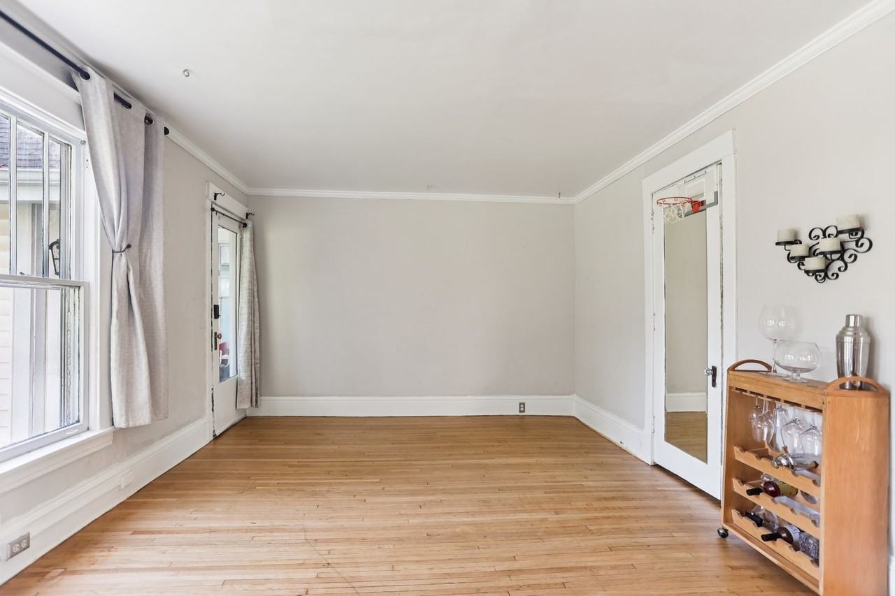 1253 Ashland Ave - Photo 6 of 31