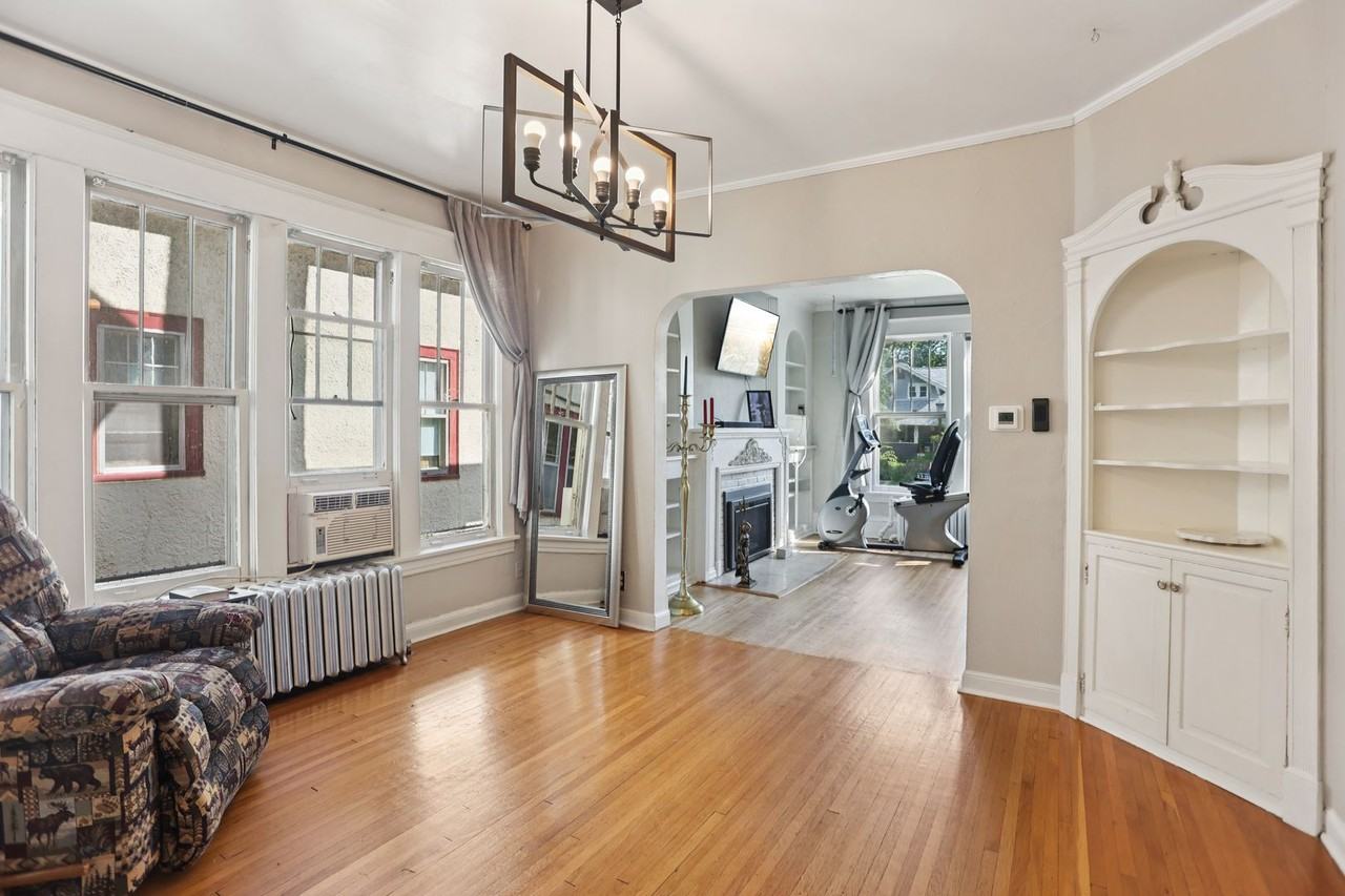 1253 Ashland Ave - Photo 7 of 31