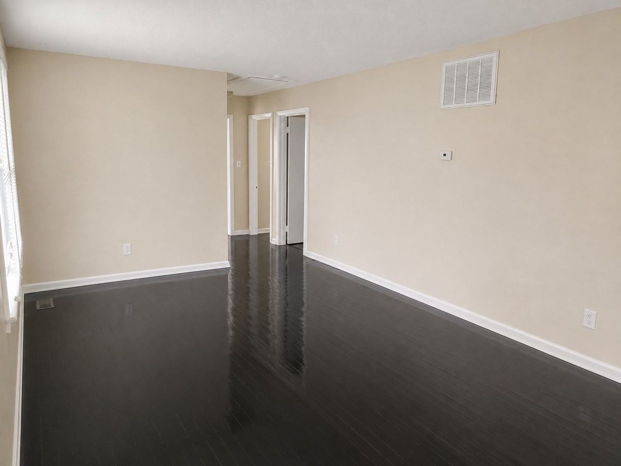104 Twin Oaks Dr - Photo 4 of 18