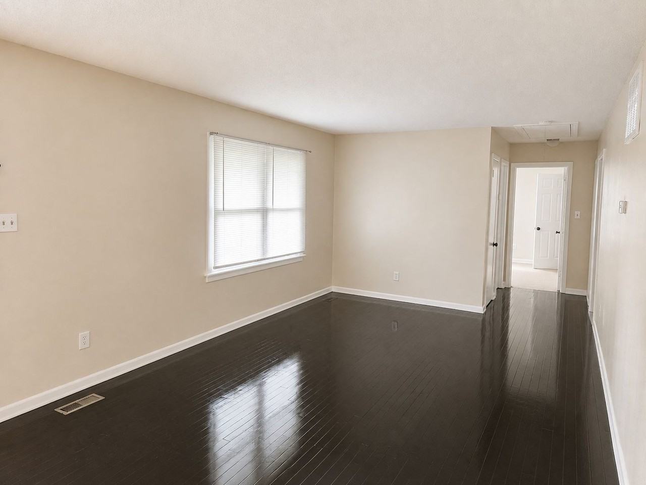 104 Twin Oaks Dr - Photo 5 of 18