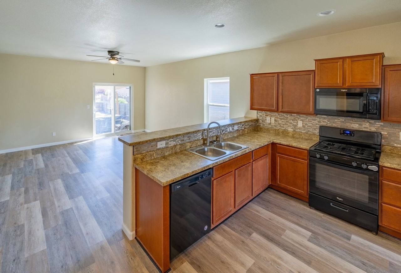 10186 Intrepid Way - Photo 5 of 25