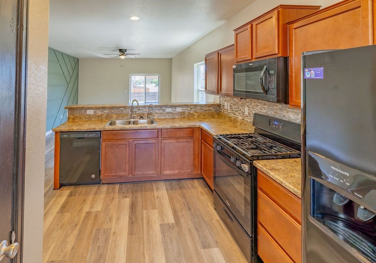 10186 Intrepid Way - Photo 7 of 25
