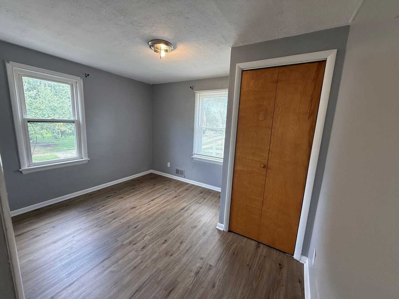 190 E Mapledale Ave - Photo 7 of 11