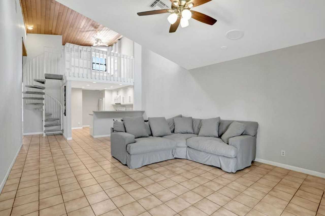 22312 Whistling Pines Ln - Photo 4 of 18