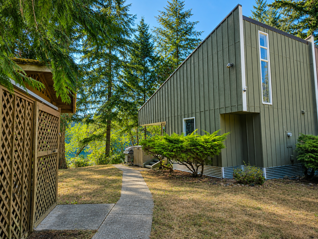 17805 Overlake Ct Se - Photo 3 of 15