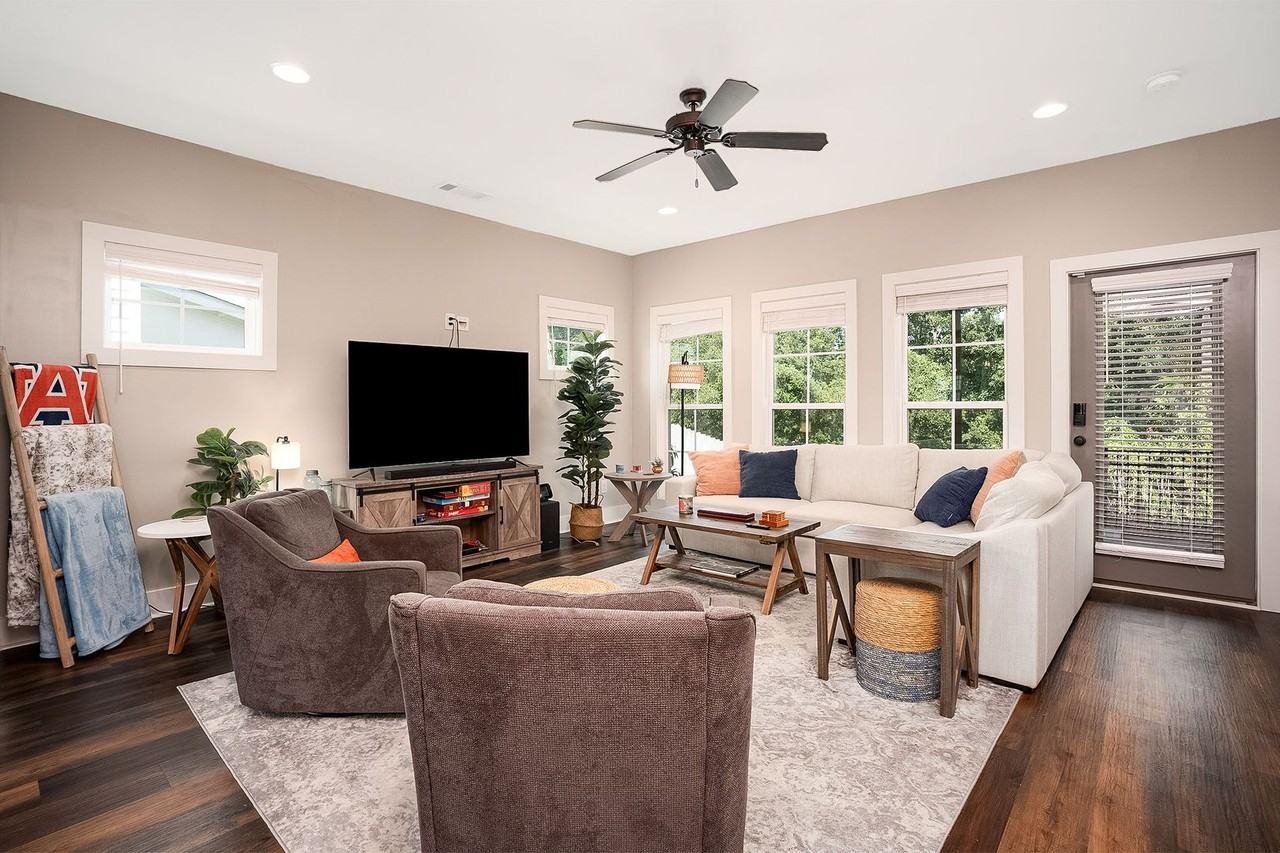 584 Piper Ave - Photo 4 of 16