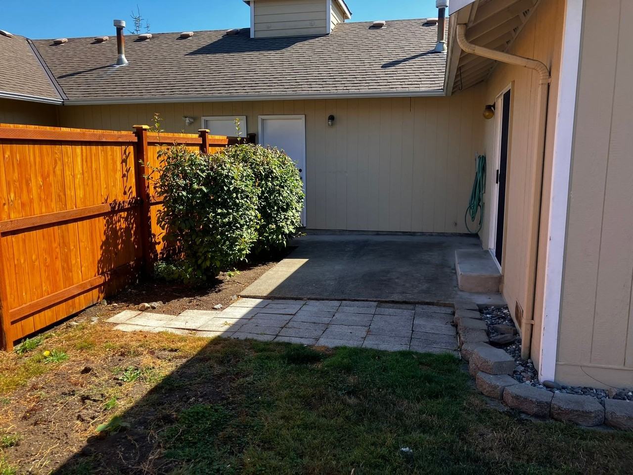 1202 35th St - Photo 2 of 3