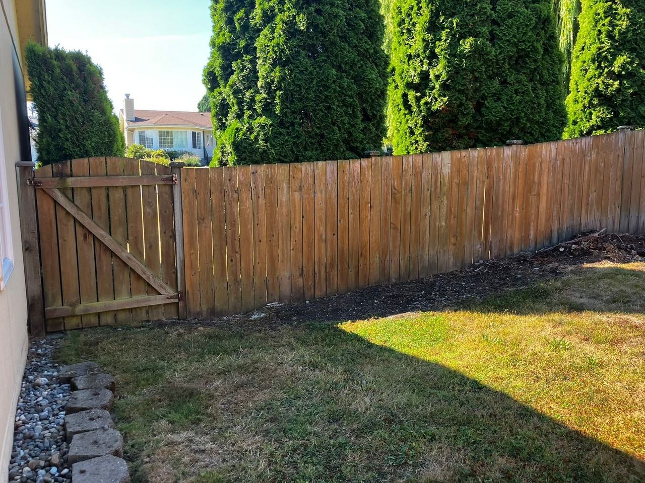 1202 35th St - Photo 3 of 3