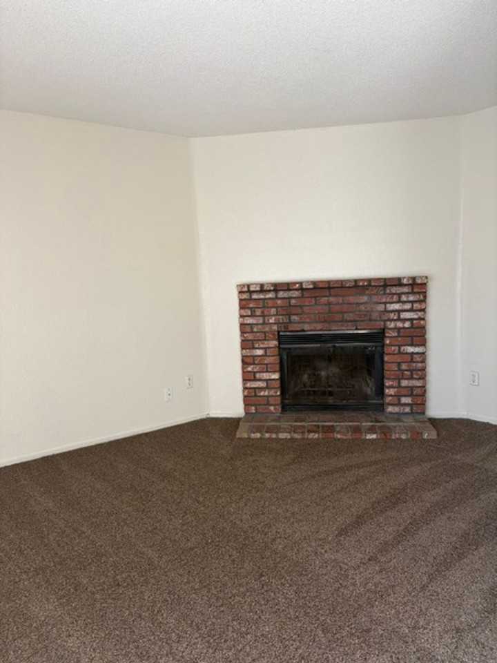 2323 Chester Ln #16 - Photo 2 of 8