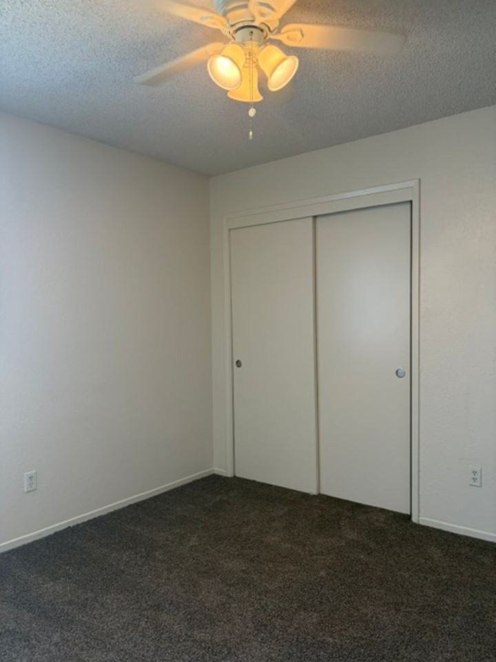 2323 Chester Ln #16 - Photo 6 of 8