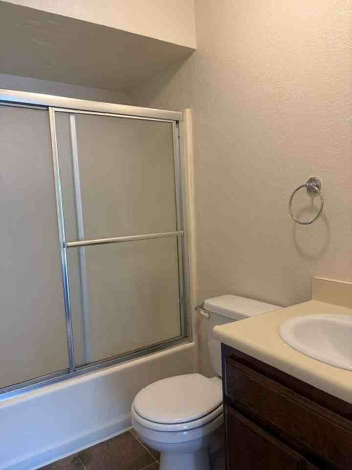 2323 Chester Ln #16 - Photo 7 of 8