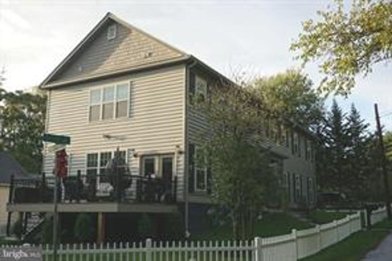 208 Bryan Ave - Photo 3 of 32