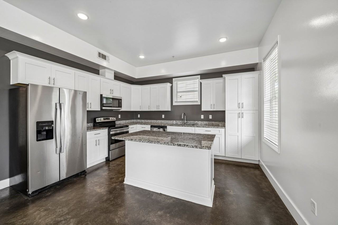 501 Wesley Place - Photo 7 of 34