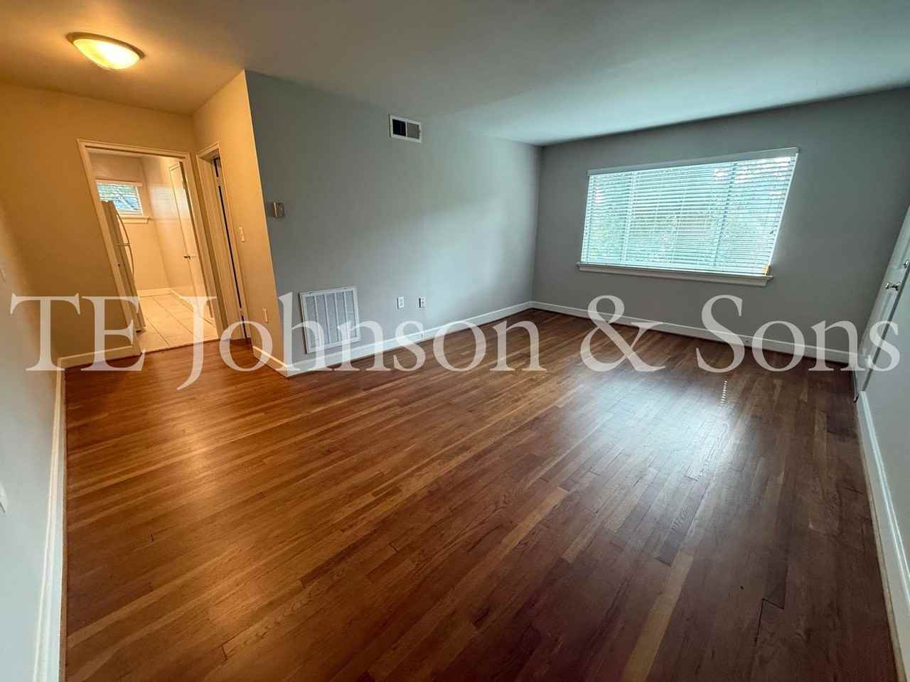 501 S Hawthorne Rd - Photo 4 of 22