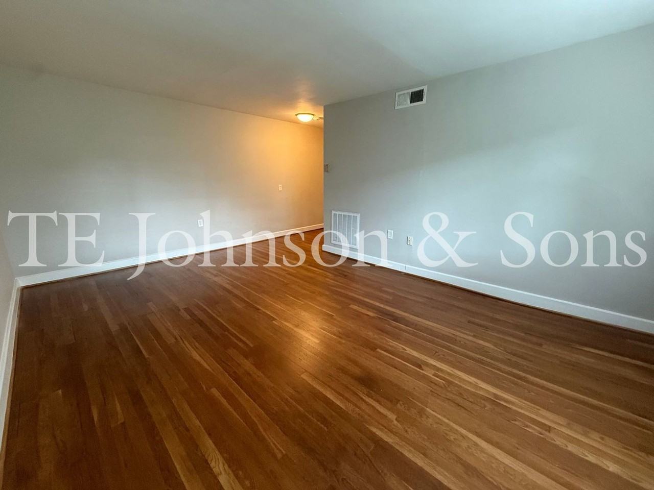 501 S Hawthorne Rd - Photo 6 of 22