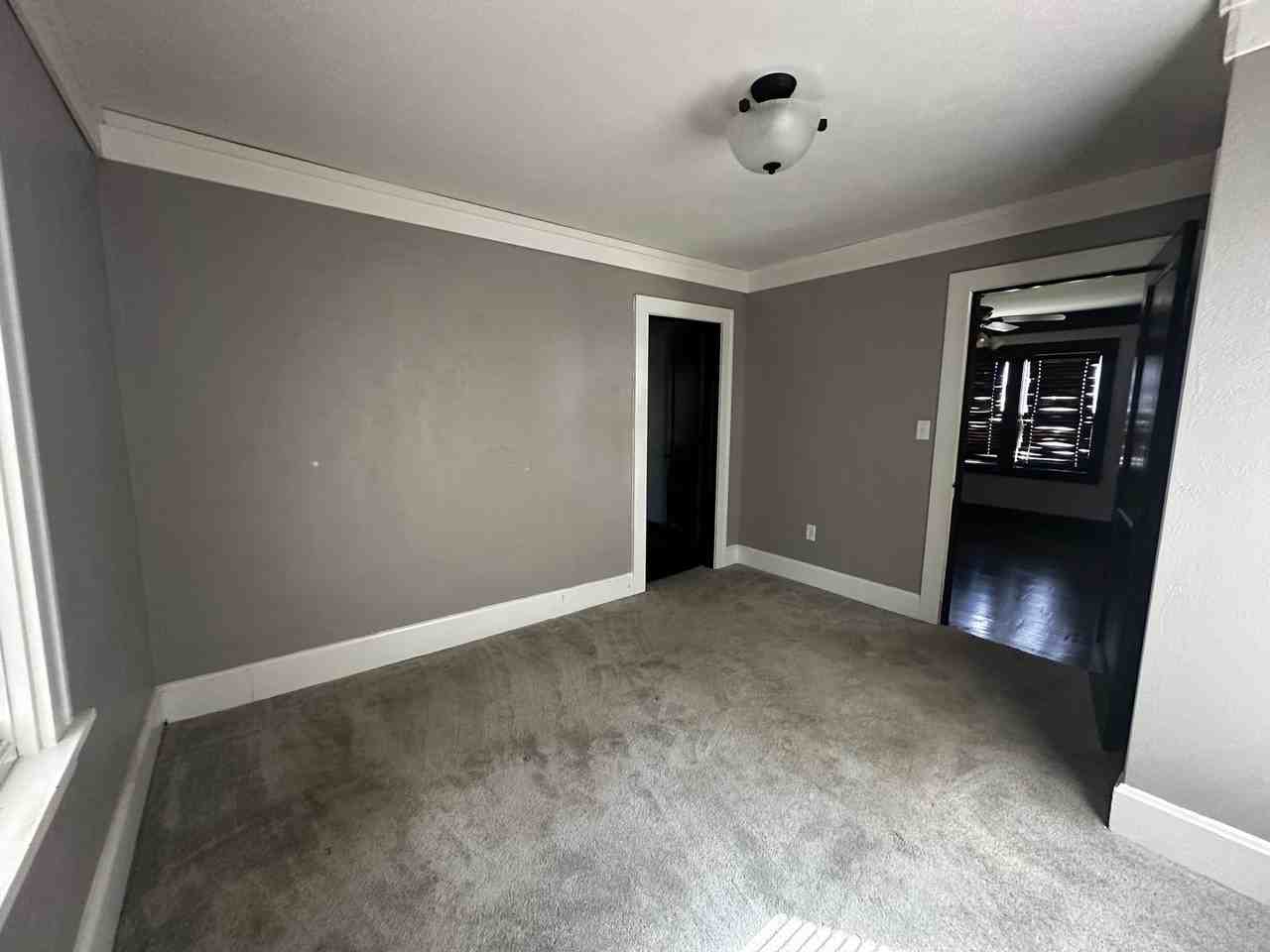 538 S Marshall St - Photo 3 of 4