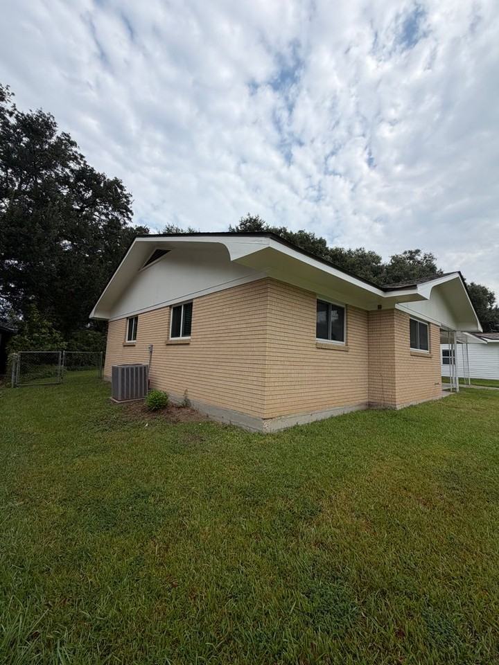 115 Choctaw Rd - Photo 3 of 18