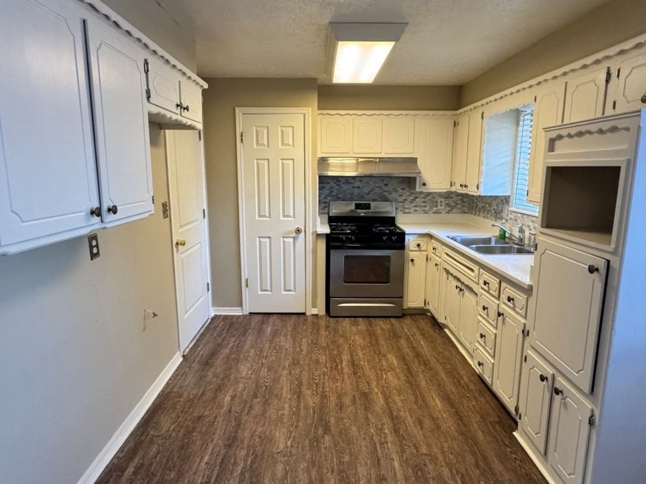 2729 Sw 82nd St - Photo 4 of 13