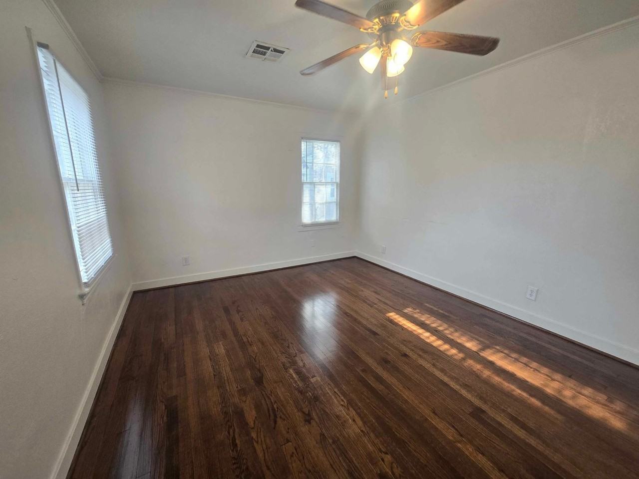 3824 Nw 25th St - Photo 2 of 15