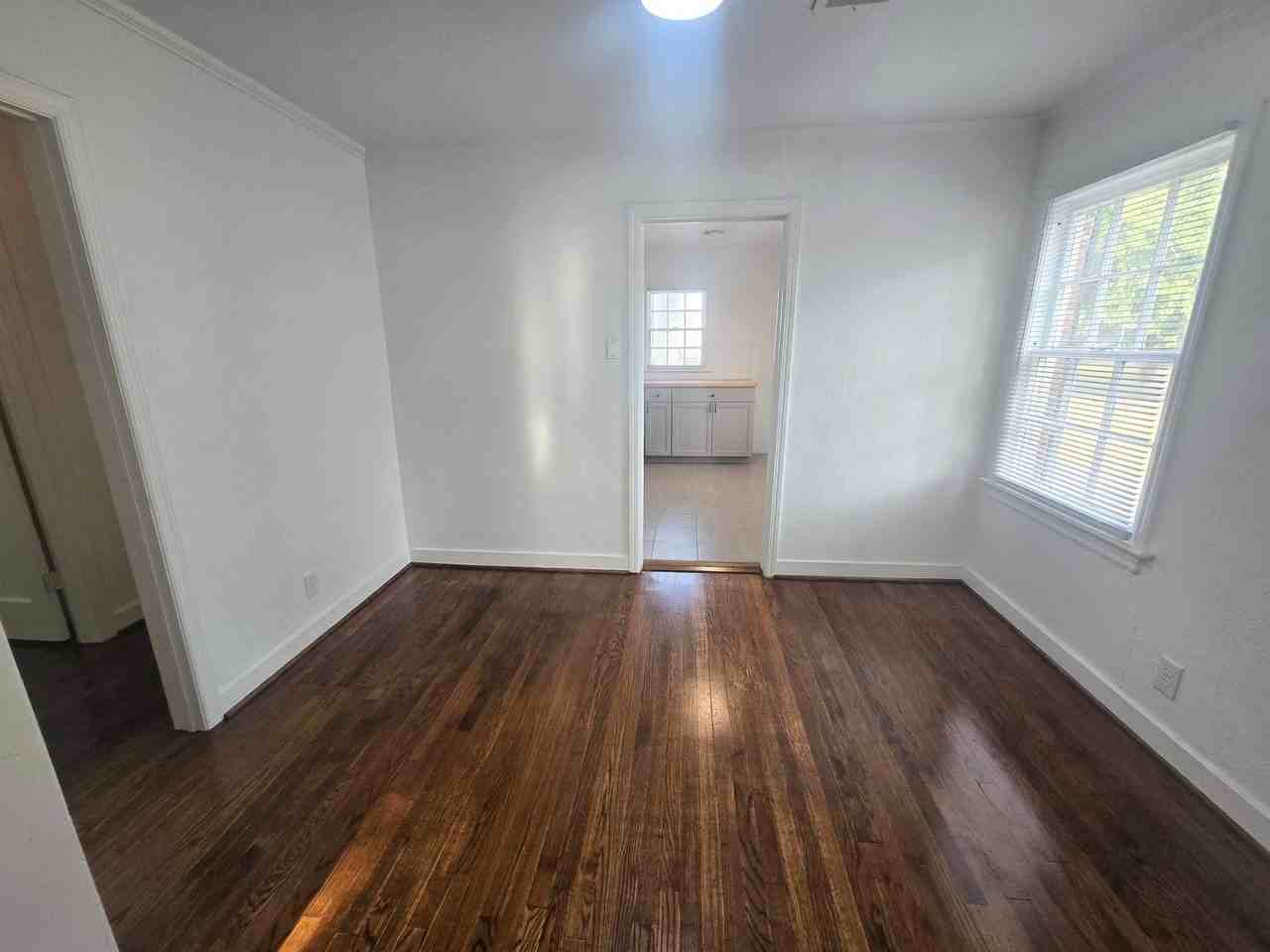 3824 Nw 25th St - Photo 4 of 15