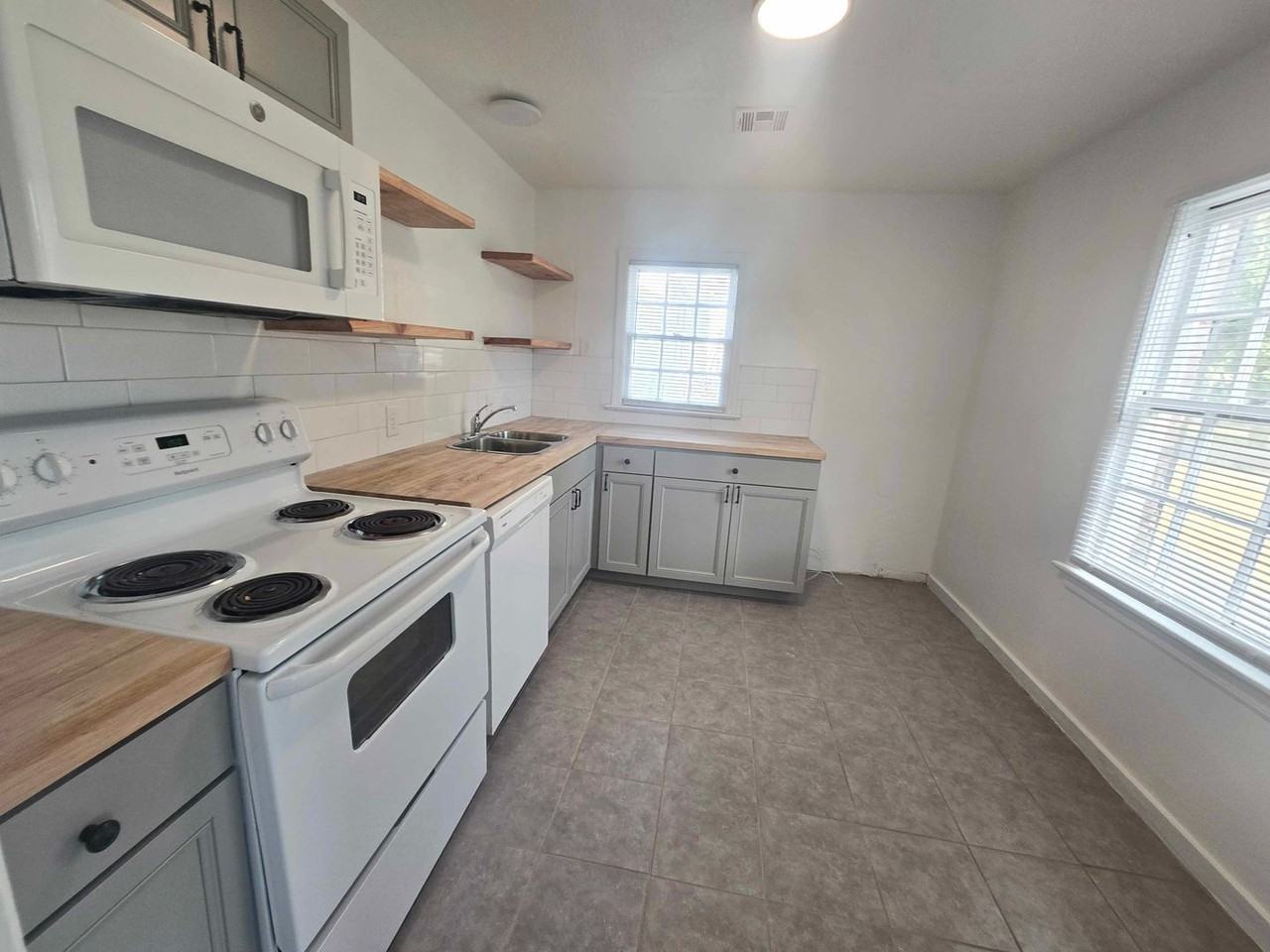 3824 Nw 25th St - Photo 5 of 15