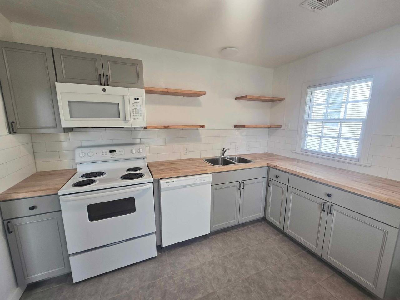 3824 Nw 25th St - Photo 6 of 15