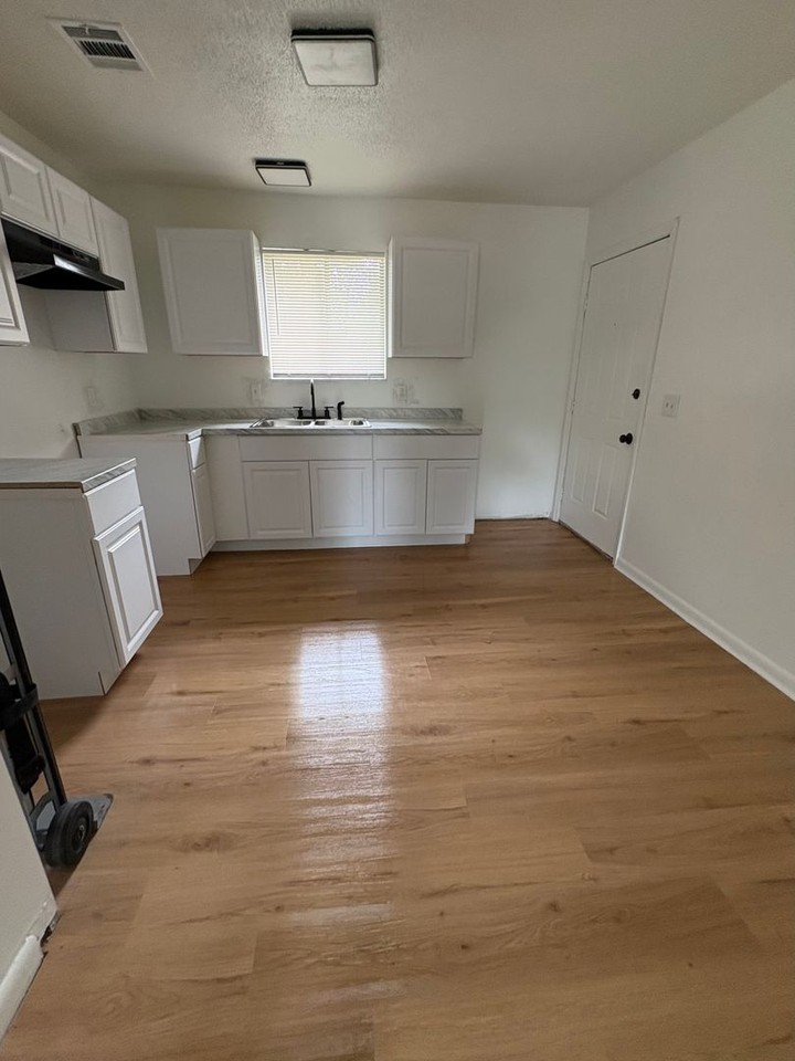 5216 Westchase Ct #2 - Photo 3 of 8