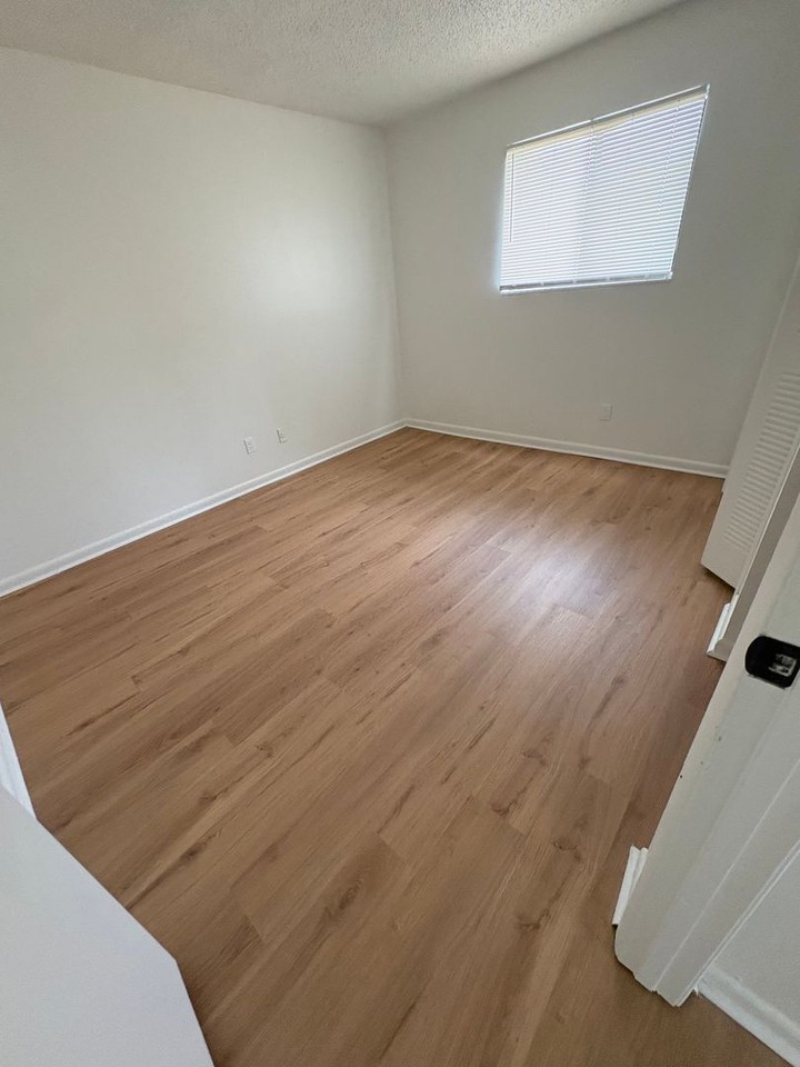 5216 Westchase Ct #2 - Photo 6 of 8