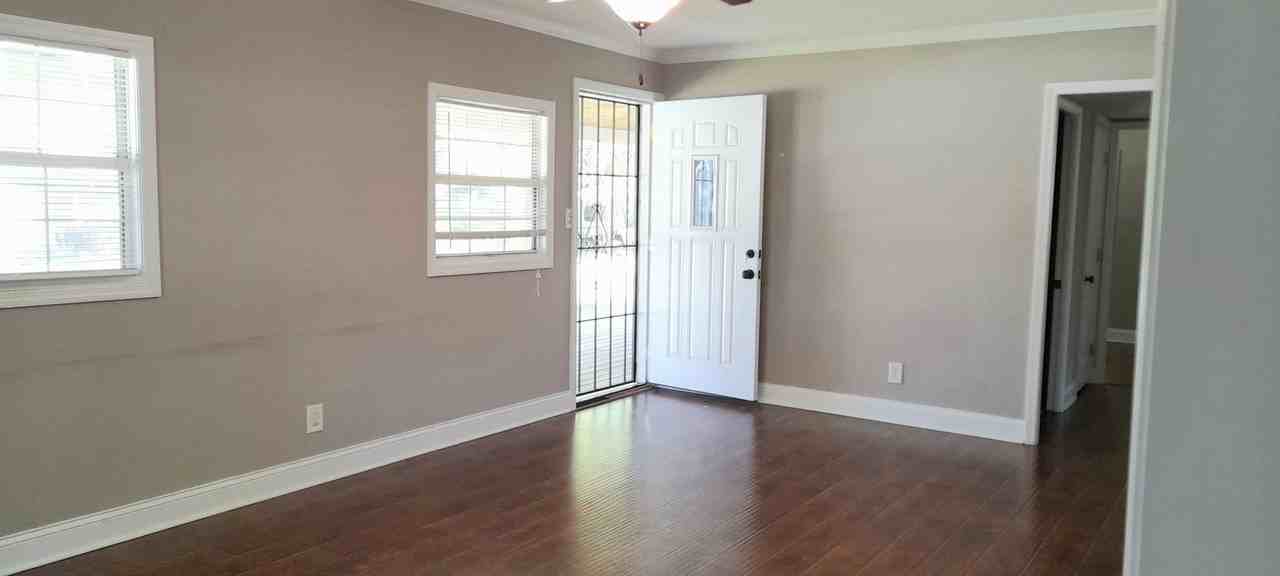 4906 Golfview Dr - Photo 3 of 12