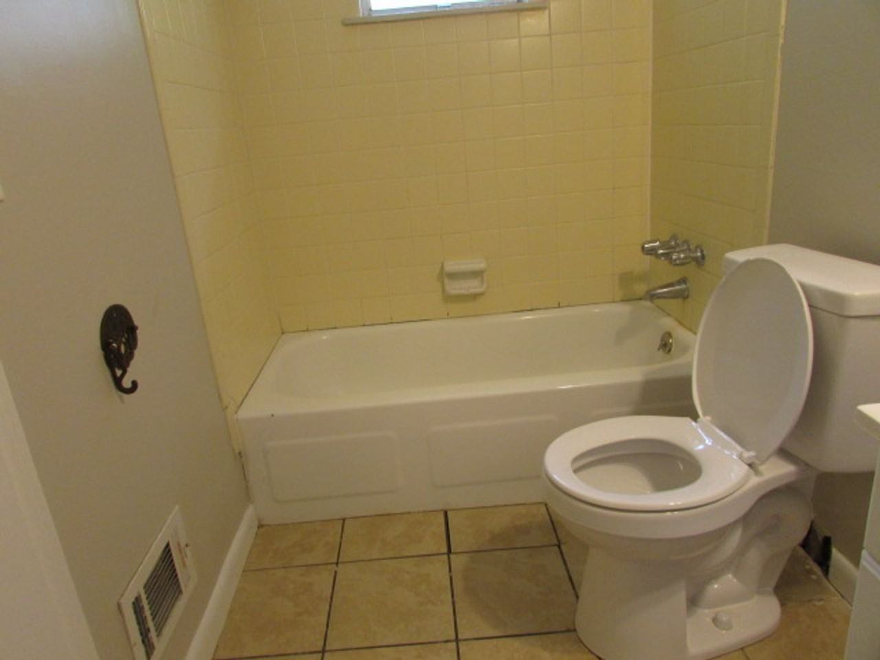 2444 Derwent Dr - Photo 5 of 10