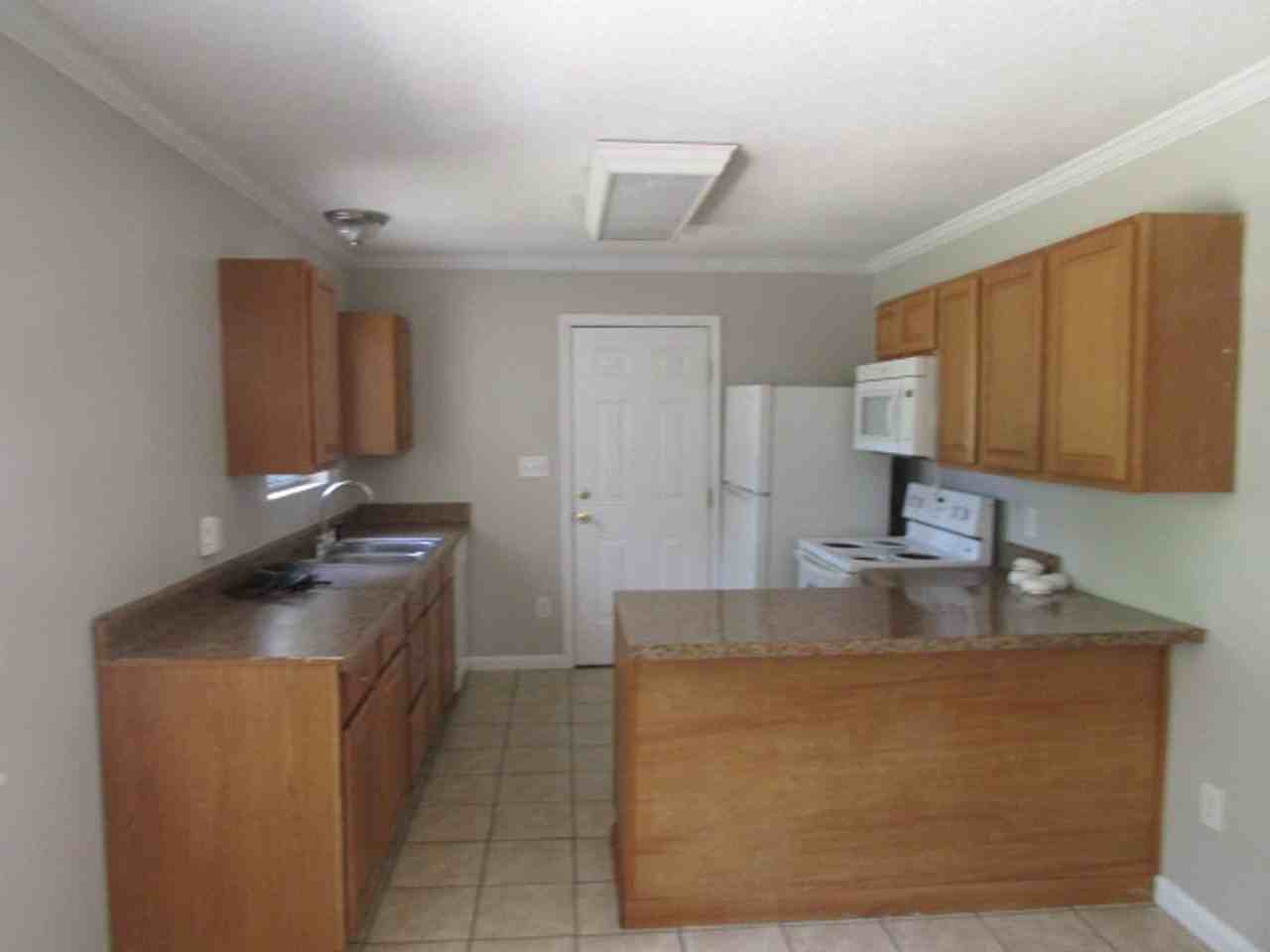 2444 Derwent Dr - Photo 7 of 10