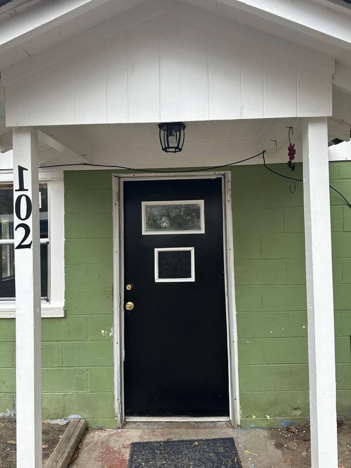 102 Brenda B Ln - Photo 2 of 13