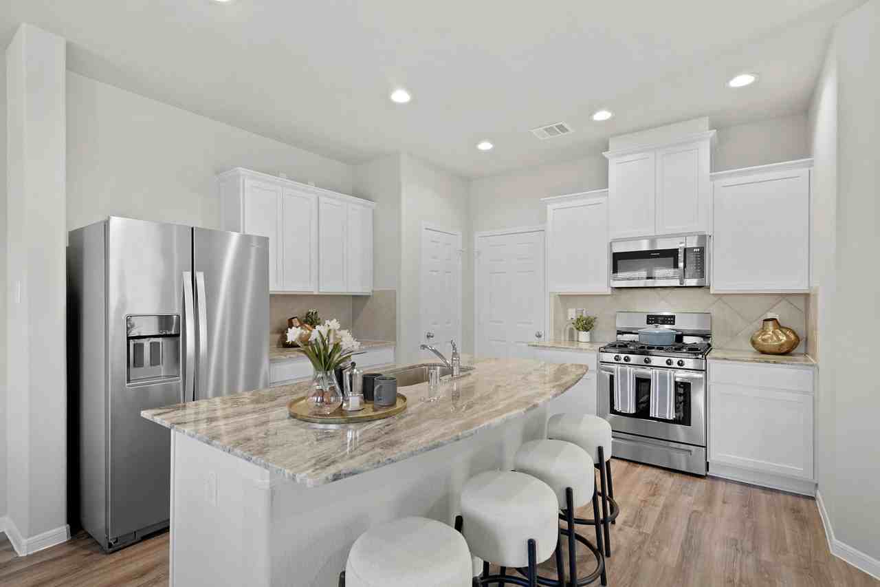 13425 Lucky Bill Ln - Photo 3 of 11