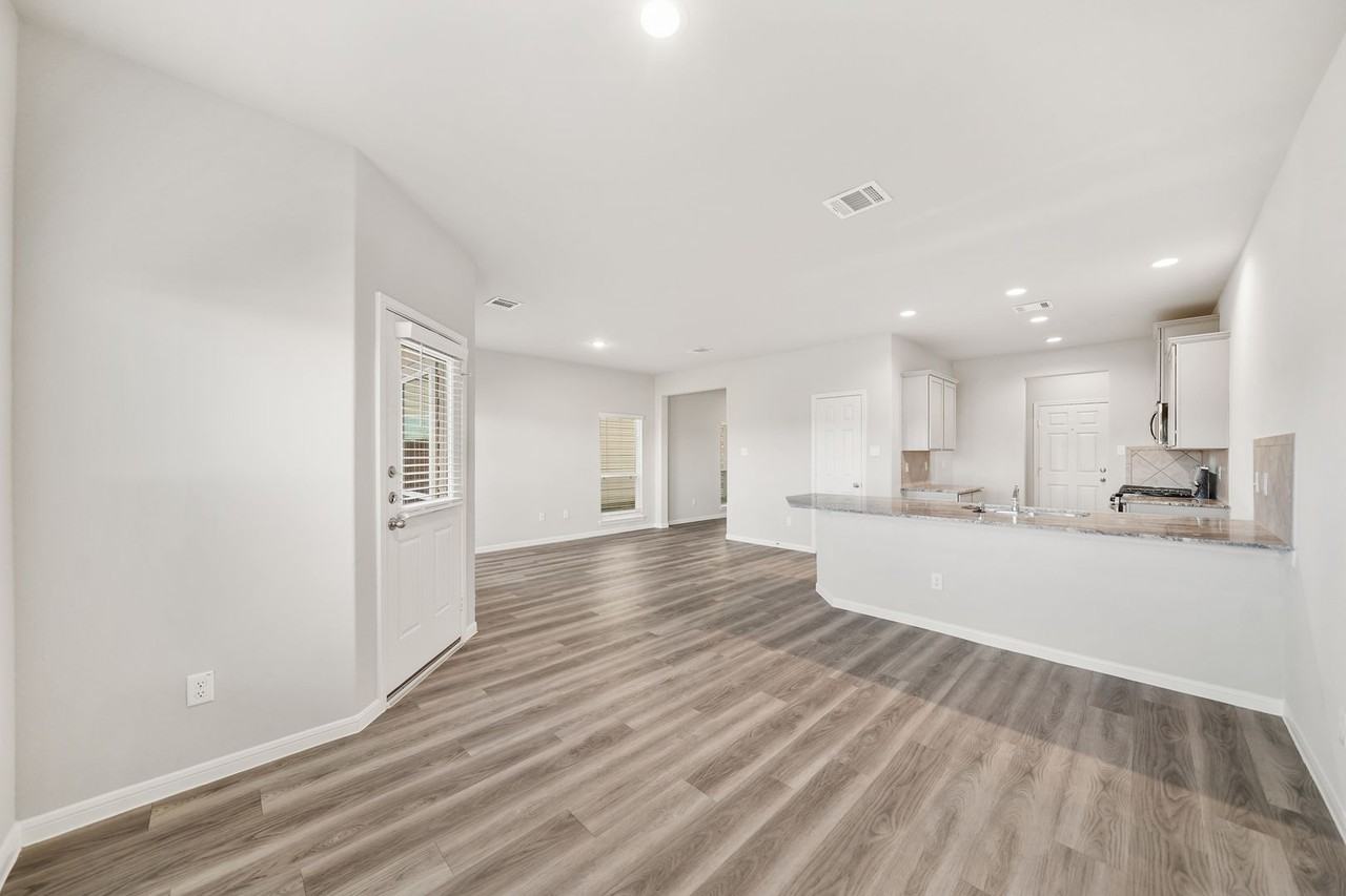 13313 Nabob Dr - Photo 3 of 11