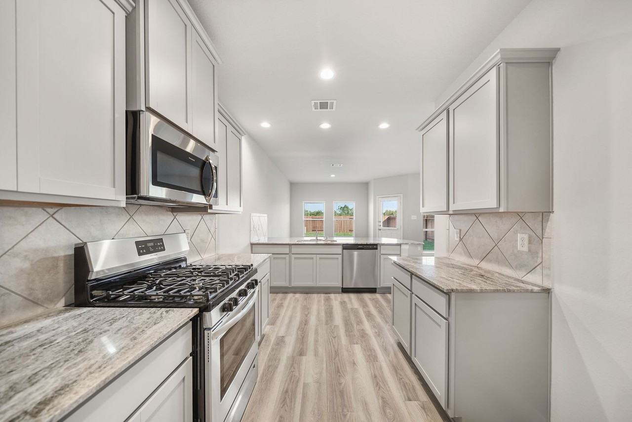 13313 Nabob Dr - Photo 4 of 11