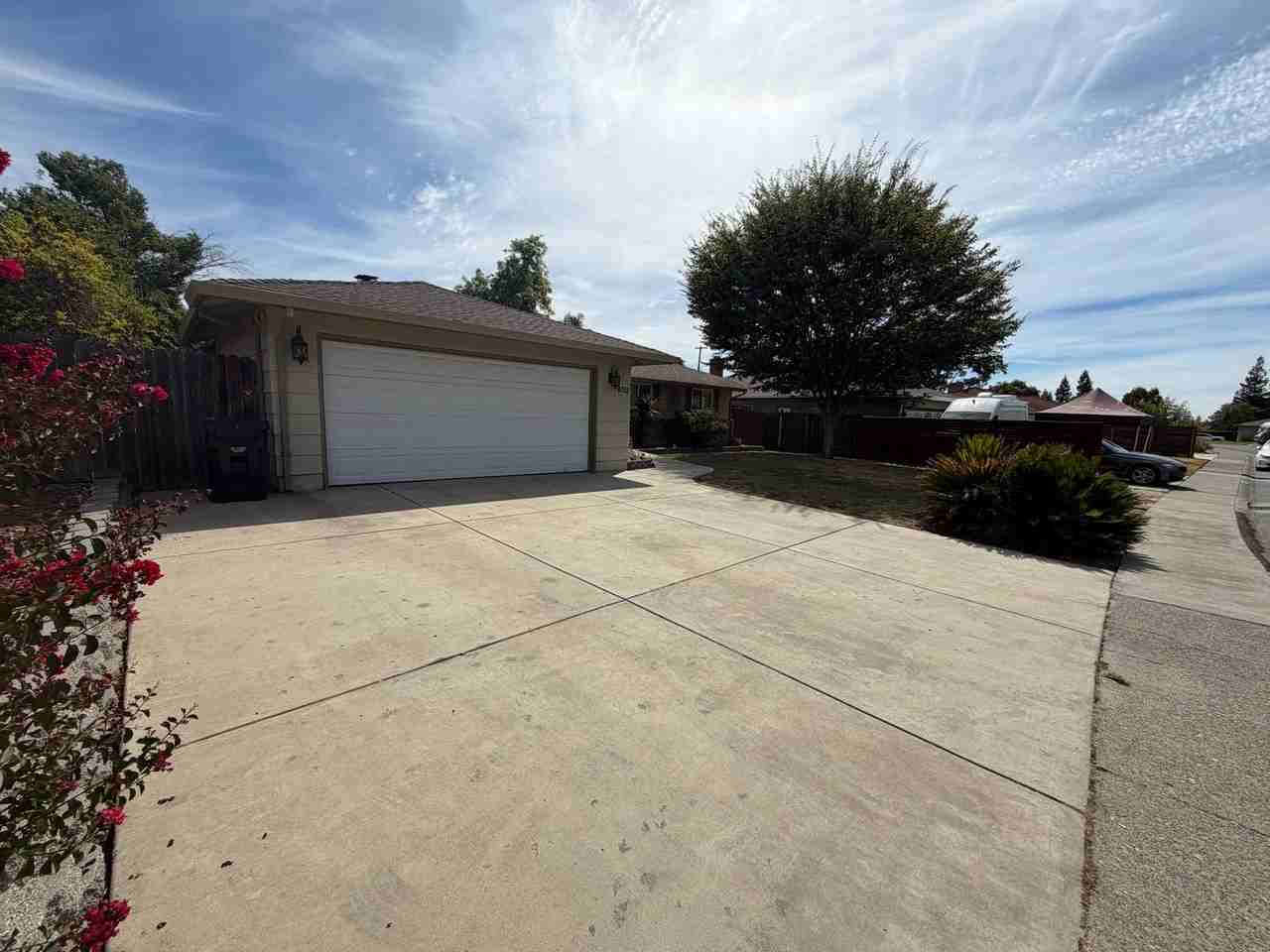 4752 Crestview Dr - Photo 3 of 50