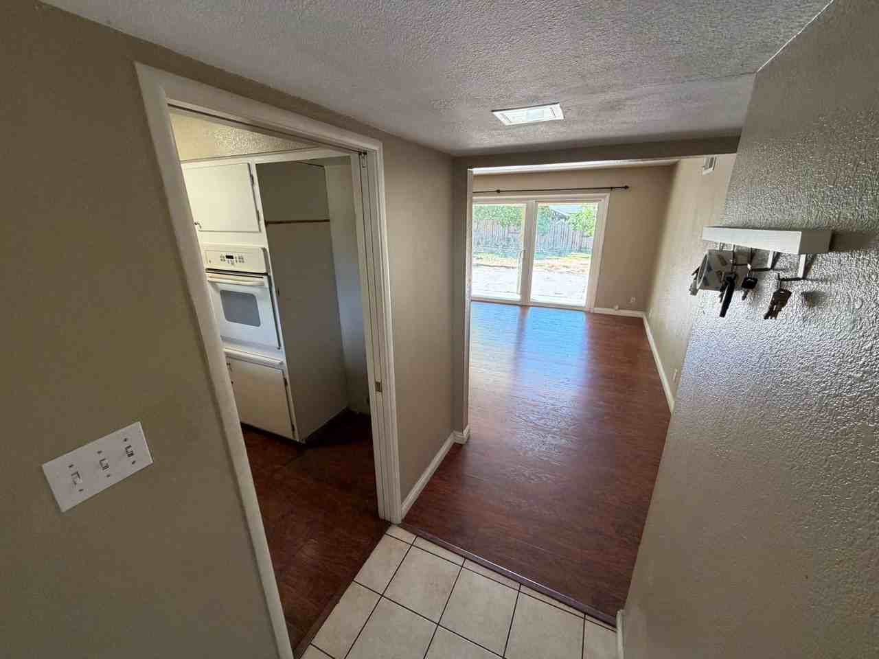 4752 Crestview Dr - Photo 5 of 50
