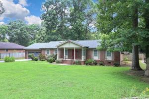 featured image of 212 Pinewood Dr