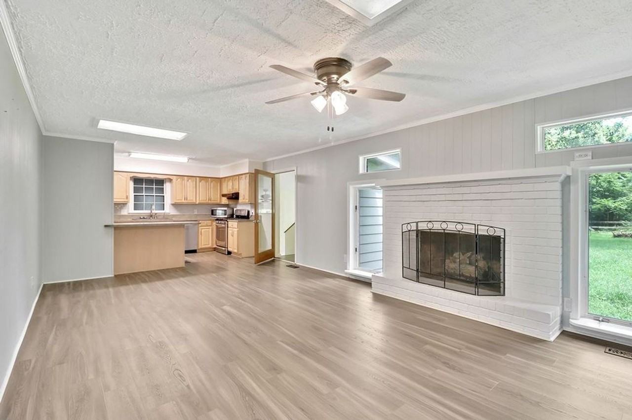 212 Pinewood Dr - Photo 4 of 30