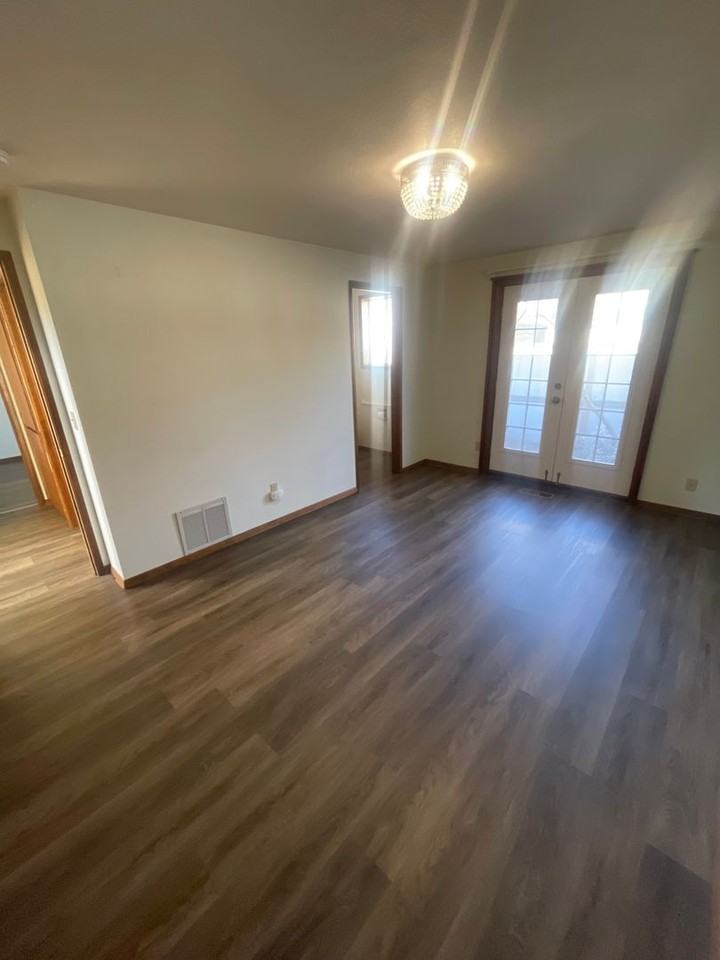 2205 Jefferson Ct Se - Photo 2 of 16