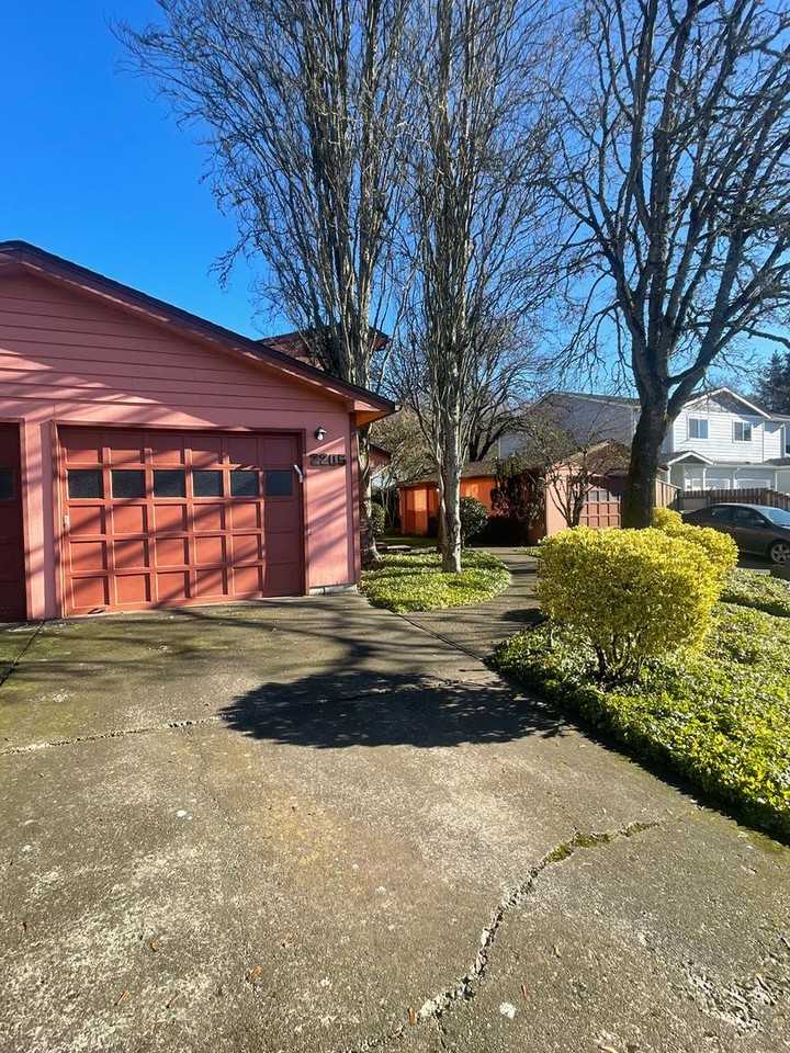 2205 Jefferson Ct Se - Photo 2 of 35