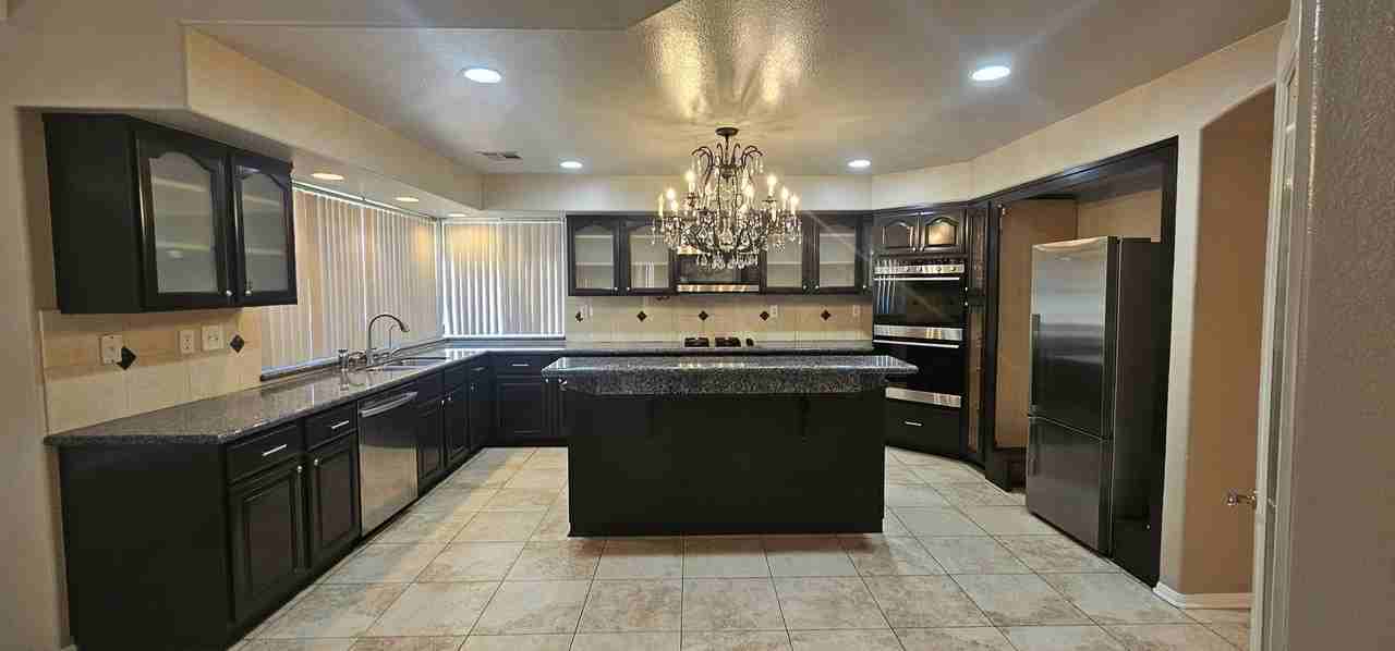 7229 Ojai Dr - Photo 7 of 30