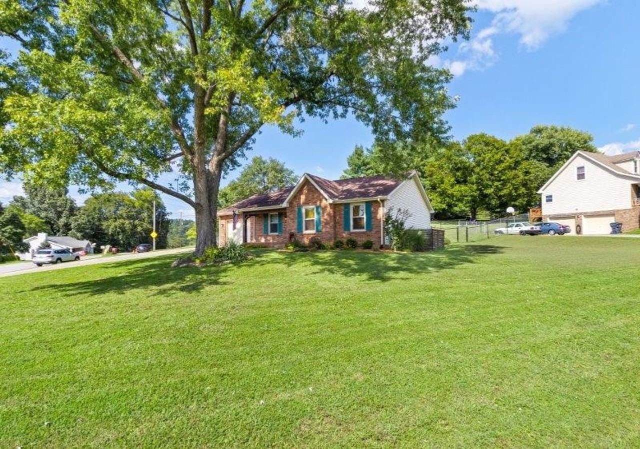 737 W Creek Dr - Photo 2 of 22