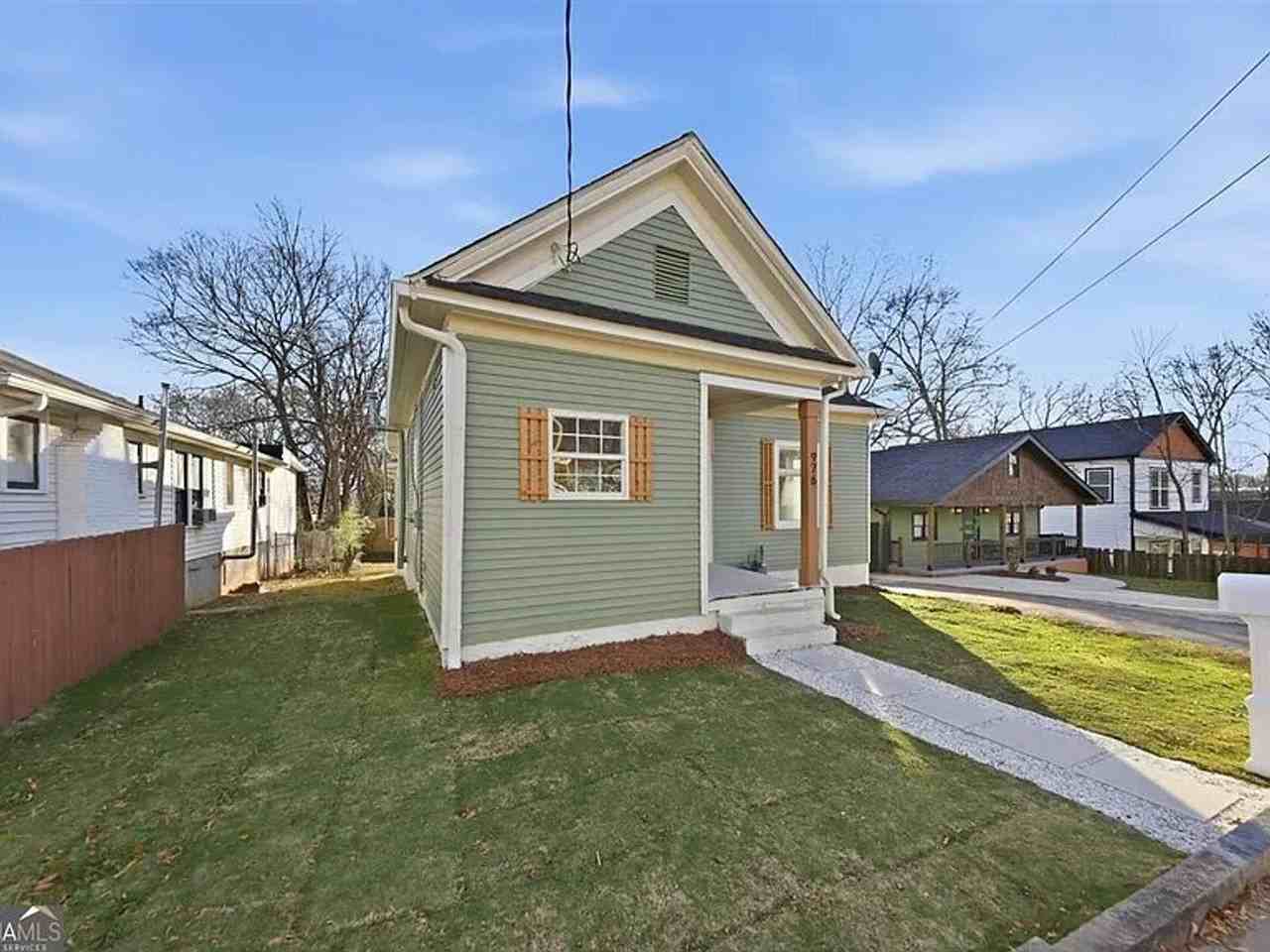 976 Liman Ave Se - Photo 3 of 19