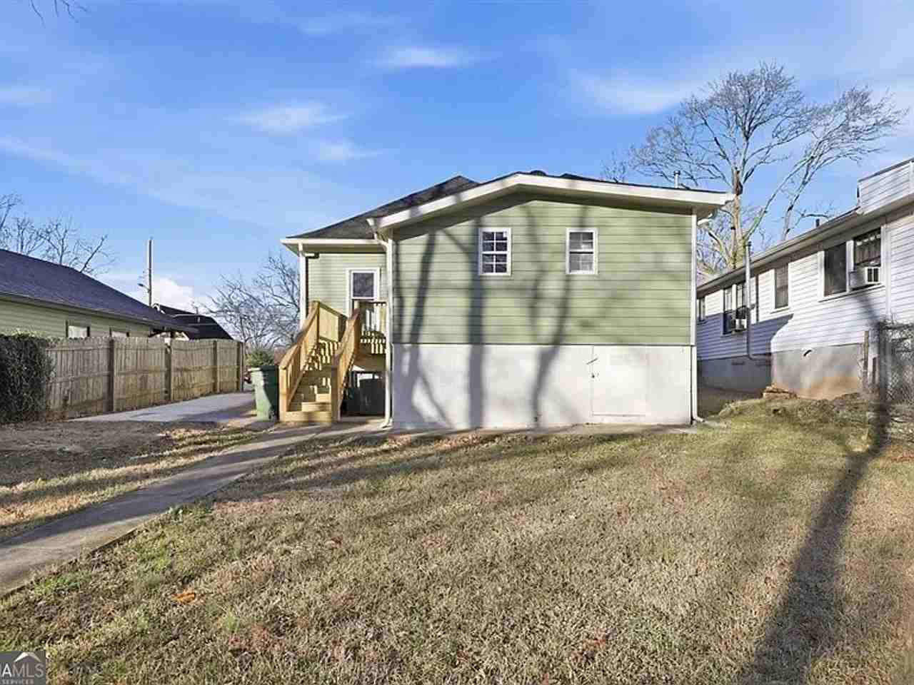 976 Liman Ave Se - Photo 5 of 19