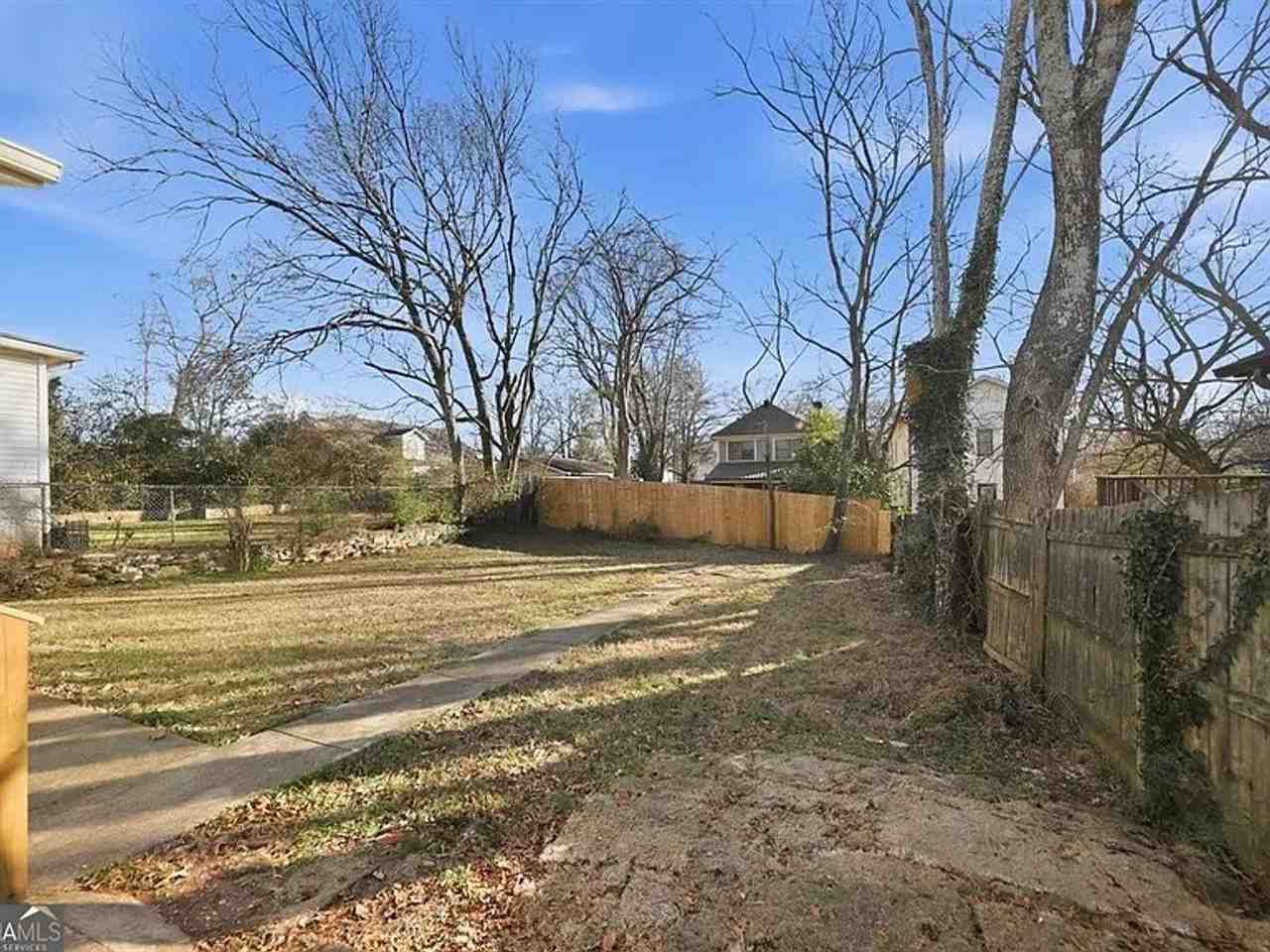 976 Liman Ave Se - Photo 6 of 19