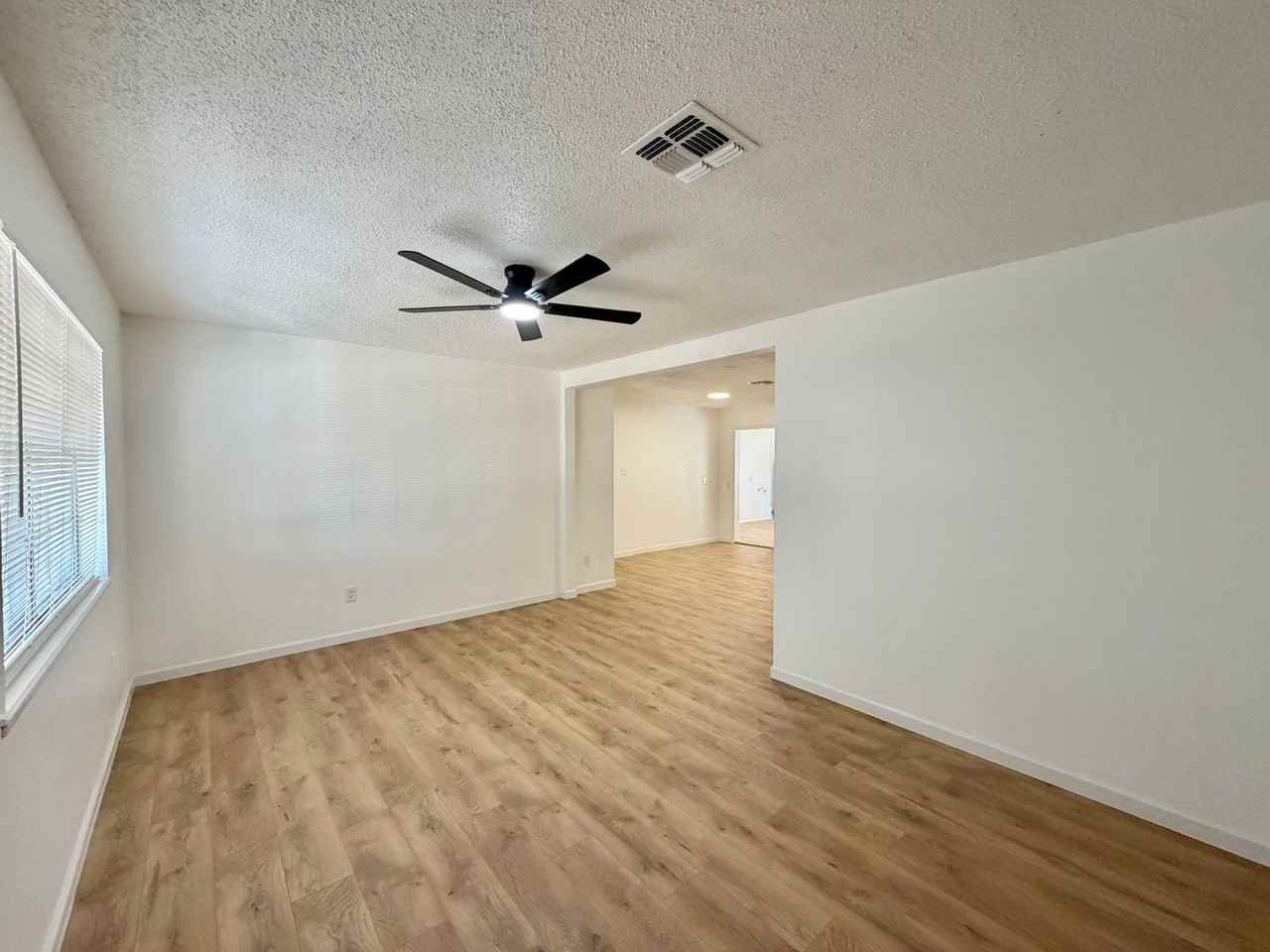 5307 Nw Ash Ave - Photo 4 of 27