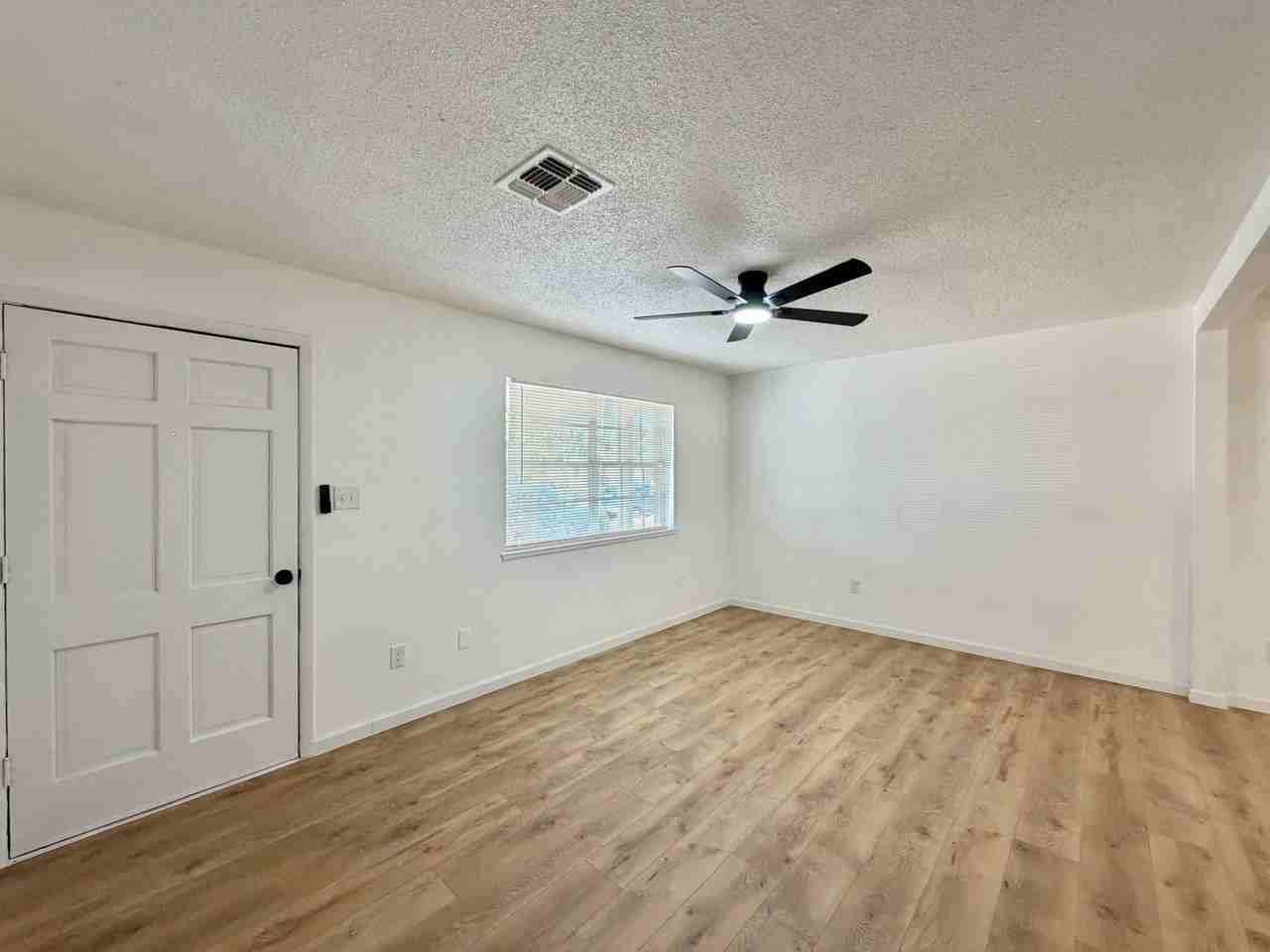 5307 Nw Ash Ave - Photo 5 of 27