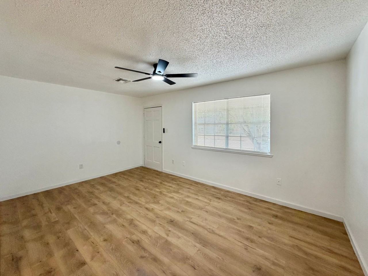 5307 Nw Ash Ave - Photo 6 of 27